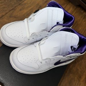 Retro 1 Purple and White Size 9c